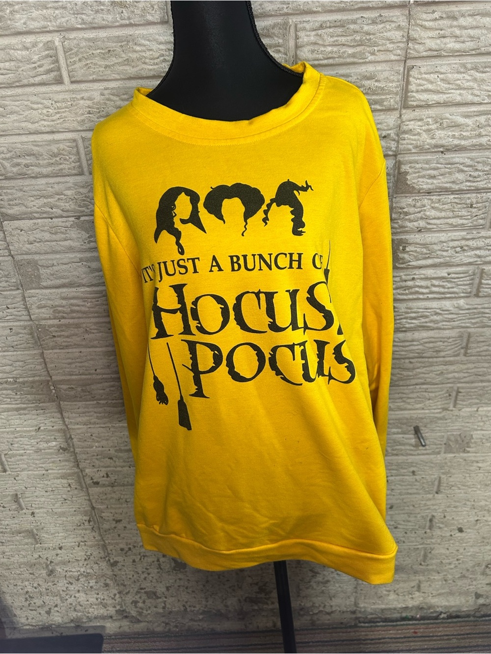 Yellow Hocus Pocus Graphic Sweatshirt - Unbranded Halloween Size XXL Witches